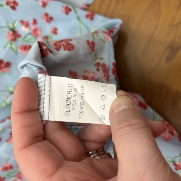 Bloomchic‎ Blue Short Sleeve Blouse Red Floral Tie Button Neck  Sz 18/20 - Picture 8 of 8